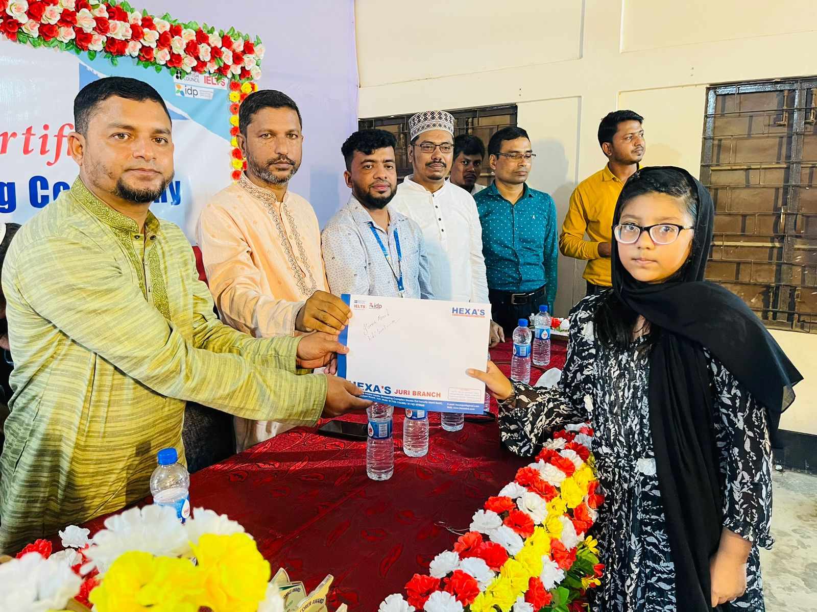 হেক্সাস জুড়ী ব্রাঞ্চের শিক্ষার্থীদের সার্টিফিকেট প্রদান