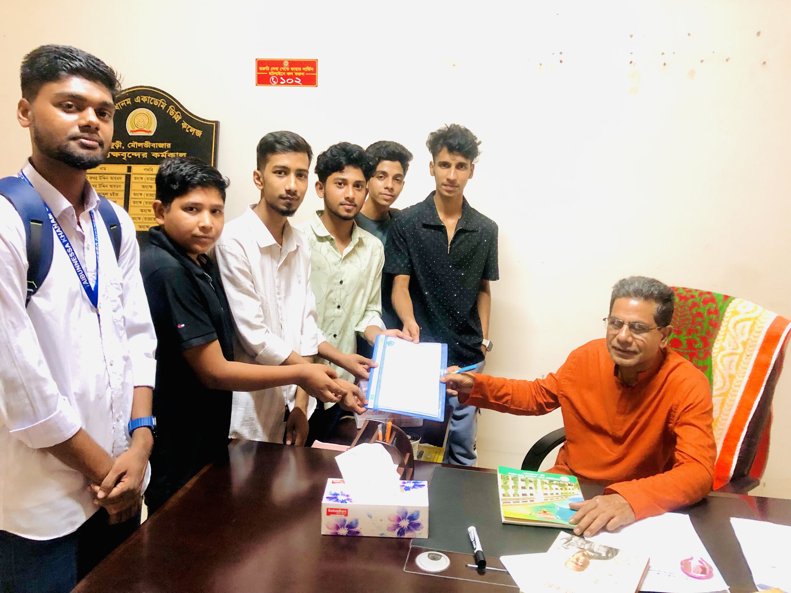 তৈয়বুন্নেছা খানম সরকারি কলেজে ১৯ দফা দাবিতে ছাত্রশিবিরের স্মারকলিপি।