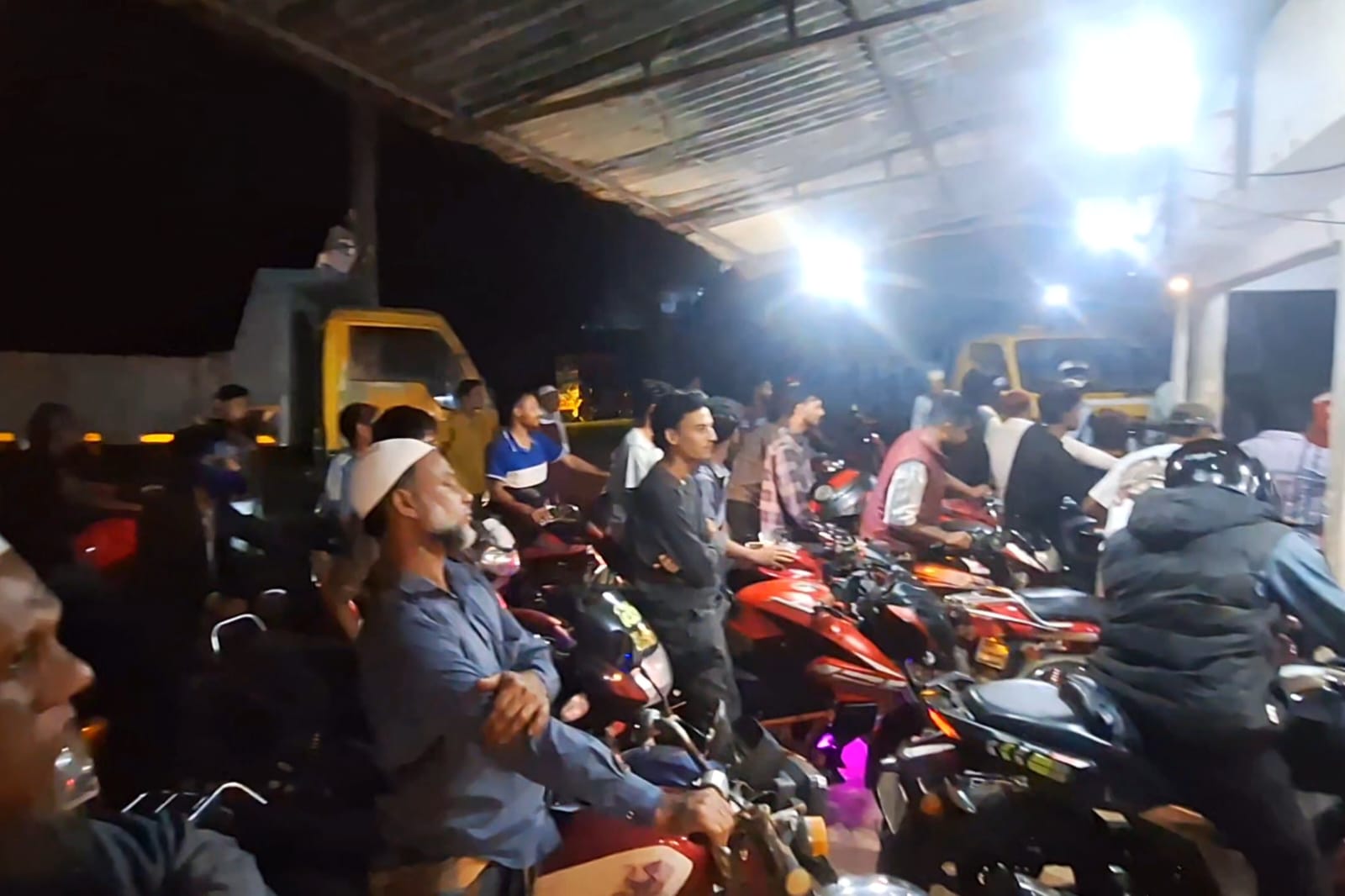 জুড়ীতে খুচরা দোকানে জ্বালানি তেলের সংকট, ভোগান্তিতে ক্রেতারা